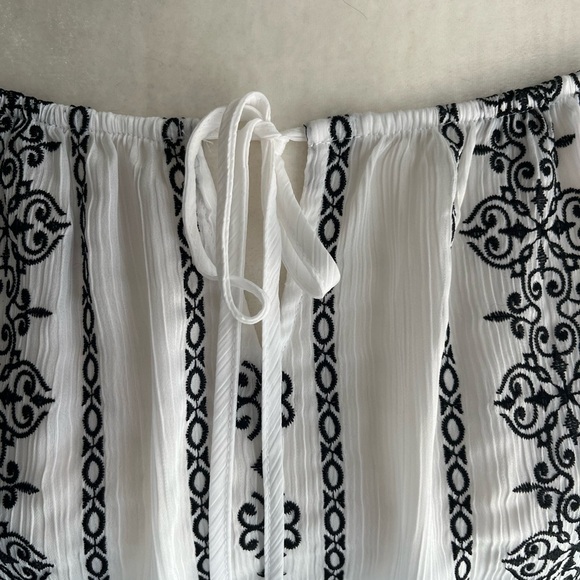 WHBM embroidered blouse.NWOT - Picture 5 of 9